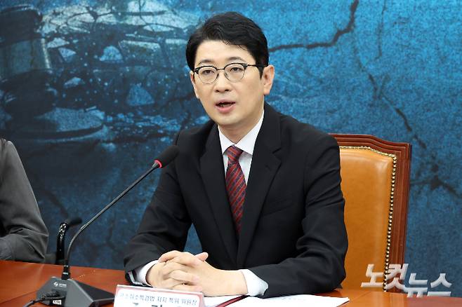 이준석 개혁신당 대표와 정이한 자작극 관련 공방을 벌이고 있는 주진우 의원. 윤창원 기자