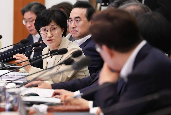 원민경 성평등가족부 장관이 14일 청와대에서 열린 국무회의에서 발언하고 있다. 사진=뉴시스