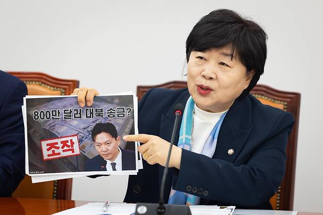 서영교 국회 법사위원장이 5월 조작기소 국정조사특별위원회 관련 기자간담회에서 모두 발언을 하고 있다. 뉴스1