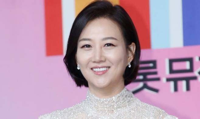 가수 장윤정이 이혼설과 사망설 등 가짜뉴스로 인한 고충을 털어놨다. 뉴스1 자료사진