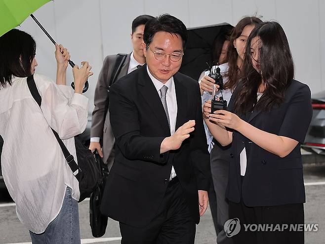 '김건희 수사 무마 의혹' 심우정 전 검찰총장 출석 (과천=연합뉴스) 류영석 기자 = 김건희 여사가 연루된 수사 무마 의혹을 받는 심우정 전 검찰총장이 10일 피의자 조사를 위해 경기 과천 2차 종합특검으로 출석하고 있다. 2026.7.10 ondol@yna.co.kr