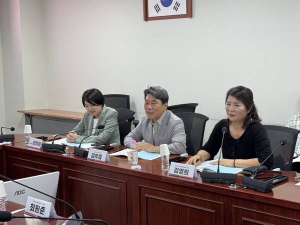 토론자로 참석한 김우중 대한노인회 사무총장과 김영희 빛사랑 통합돌봄재활센터 대표 / 디멘시아뉴스
