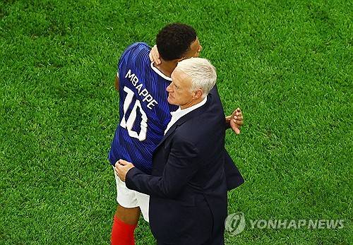 2026 북중미 월드컵을 끝으로 프랑스 축구 대표팀 지휘봉을 내려놓는 디디에 데샹 감독. ⓒ연합뉴스 로이터
