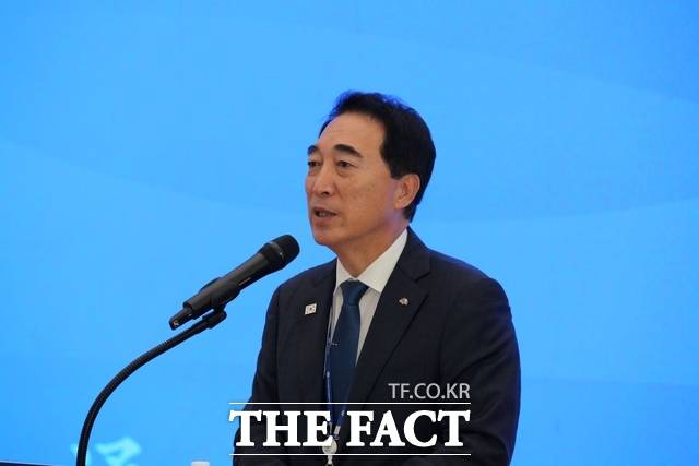박수현 충남도지사가 15일 내포신도시 KAIST 모빌리티 연구소에서 열린 '통(通)하는 충남 준비위원회 도민 보고대회'에서 인사말을 하고 있다. /노경완 기자