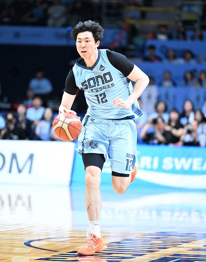 지난 5월 5일 고양소노아레나에서 열린 KCC와의 2025~26 LG전자 프로농구 챔프전 1차전에 나선 소노 강지훈. 사진=KBL