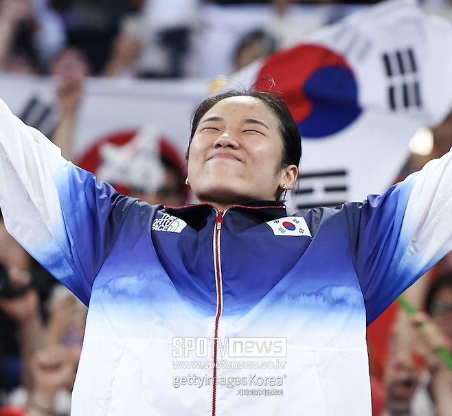 ▲ 시즌 여섯 번째 우승컵과 대회 연속 패권을 조준한 안세영은 일본오픈 첫 단추를 완벽하게 끼우며 순조로운 출발을 알렸다. 푹 쉬고 돌아와 한층 더 강해졌다.