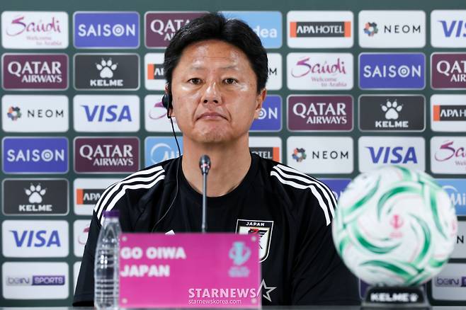 내년 3월부터 일본 축구 국가대표팀 지휘봉을 잡는 게 사실상 확정된 오이와 고 21세 이하(U21) 일본 올림픽 축구대표팀 감독. 오이와 감독은 A대표팀 감독 선임 후에도 2028 LA 올림픽을 준비하는 올림픽대표팀 감독을 겸임할 예정이다. /로이터=뉴스1