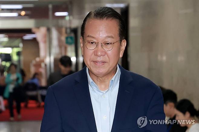 국민의힘 원내대표-4·5선 중진 간담회 참석하는 권영세 의원 (서울=연합뉴스) 신현우 기자 = 국민의힘 권영세 의원이 13일 국회에서 열린 국민의힘 정점식 원내대표와 4·5선 의원 간 간담회에 참석하고 있다. 2026.7.13 nowwego@yna.co.kr