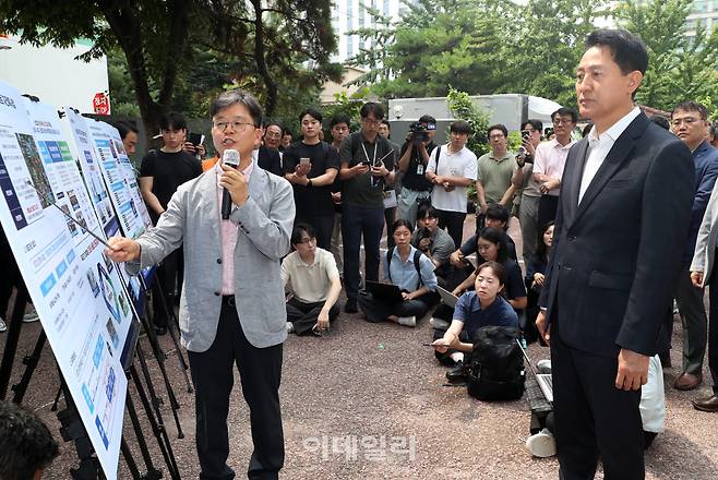 [포토] 오세훈 서울시장, 서남권대개조 현장 방문