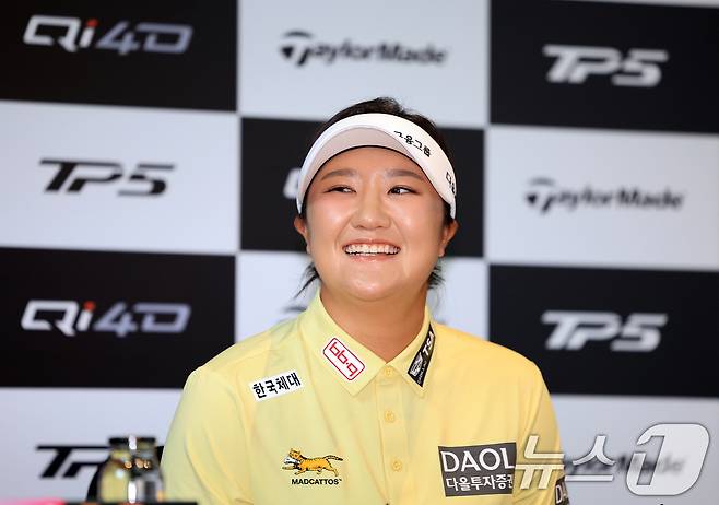 KPMG 여자 PGA 챔피언십, 아문디 에비앙 챔피언십에서 우승한 LPGA 프로골퍼 유해란이 16일 서울 여의도 콘래드 호텔에서 열린 기자회견에서 미소를 짓고 있다. 2026.7.16 ⓒ 뉴스1 이호윤 기자