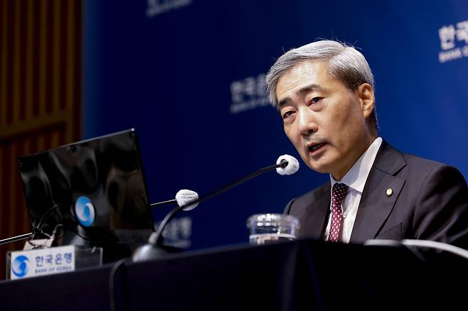 신현송 한국은행 총재가 16일 오전 서울 중구 한국은행에서 열린 금융통화위원회 통화정책방향 기자간담회에서 발언하고 있다. 사진공동취재단