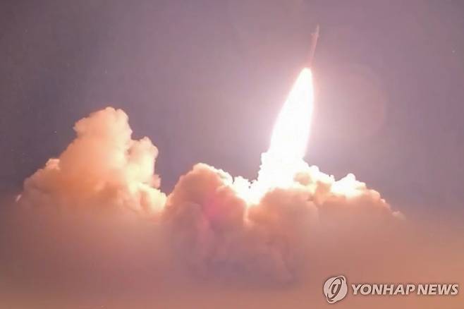 지난 16일(현지시간) 이란 이슬람혁명수비대(IRGC)의 미사일 발사 장면 [세파뉴스/AFP 연합뉴스. 재판매 및 DB 금지]