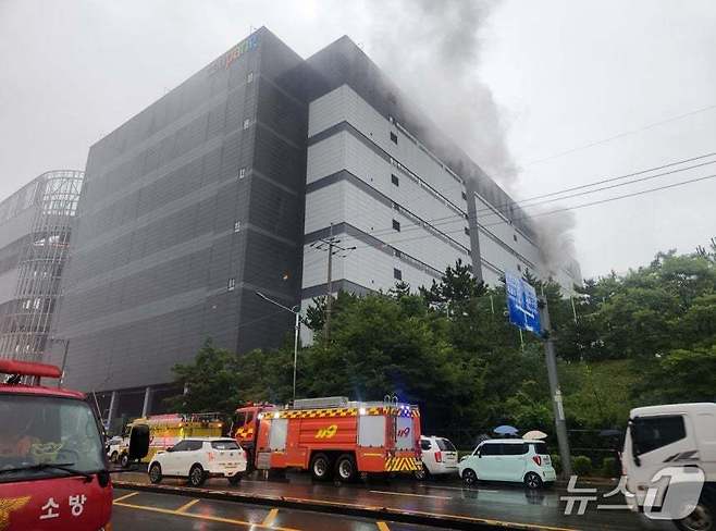 쿠팡물류센터 화재 현장 (인천소방본부 제공.재판매 및 DB금지)