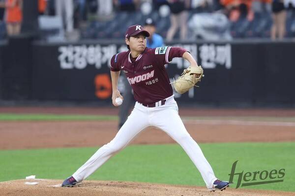 17일 키움이 대전 한화생명볼파크에서 열린 2026 신한 SOL KBO리그 원정 경기에서 한화 이글스를 7-6으로 제압했다. (키움 선발투수 하영민(승), 5.1이닝 88구 9피안타 4탈삼진 3볼넷 4실점). /사진=키움 히어로즈