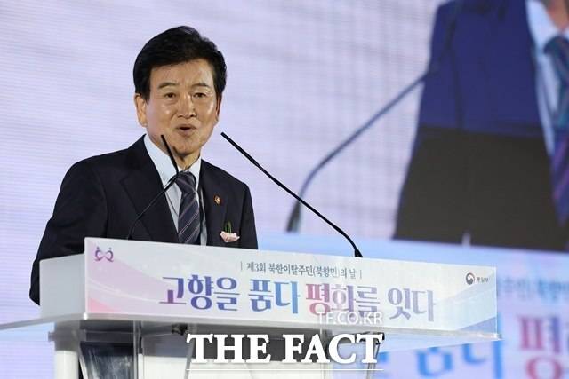 정동영 통일부 장관(사진)은 지난 14일 경기 고양 킨텍스에서 열린 제3회 북한이탈주민의 날 기념식에서 격려말씀을 통해 “탈북자라는 말 속에는 차별과 배제가 숨어 있다”고 밝혔다. /통일부
