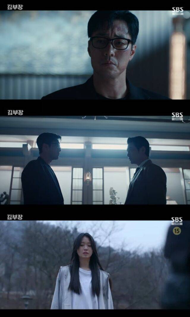 In Episode 7 of the SBS Friday-Saturday drama *Director Kim*, So Ji-sub, who plays Director Kim, completely overpowered and punished Joo Sang-wook, who plays Joo Kang-chan, after Joo Kang-chan attempted to kidnap Director Kims daughter. Joo Kang-chan tried to resolve everything with money and provoked Director Kim, but in the face of the enraged Director Kims overwhelming physical strength, he eventually fell to his knees and apologized.