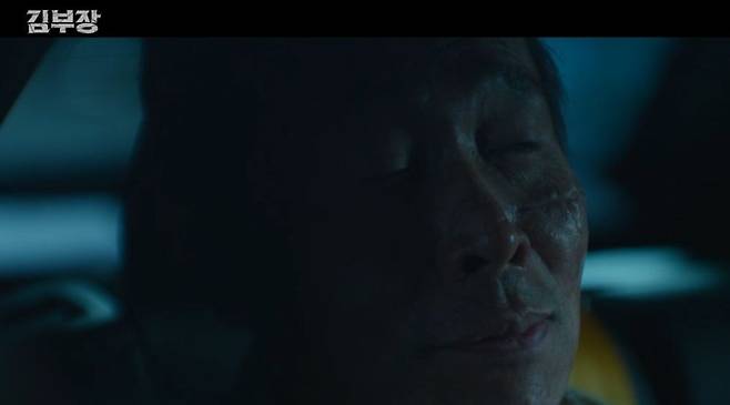 In the SBS drama *Director Kim*, tension mounted as Director Kim reunited with Han-su and Jin-cheol. Meanwhile, Kang Chan vowed revenge and attempted a secret deal with a North Korean official to eliminate Director Kim.