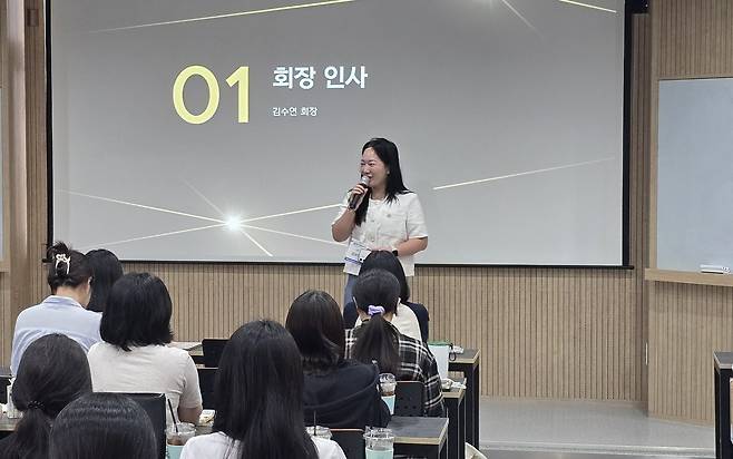 김수연 한국동물보건사협회 회장이 2026 동물보건사 연수교육에서 인사말을 전하고 있다. ⓒ 뉴스1