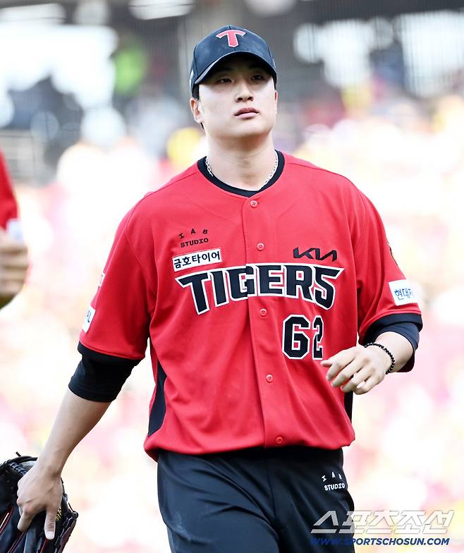 26일 광주KIA챔피언스필드에서 열린 롯데와 KIA의 경기. 9회초 KIA 정해영이 투구를 끝낸 후 더그아웃으로 향하고 있다. 광주=허상욱 기자wook@sportschosun.com/2026.04.26/