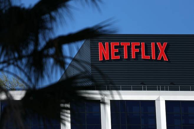 <YONHAP PHOTO-1503> (FILES) The Netflix (Photo by Patrick T. Fallon / AFP)/2026-07-17 07:16:07/<저작권자 ⓒ 1980-2026 ㈜연합뉴스. 무단 전재 재배포 금지, AI 학습 및 활용 금지>