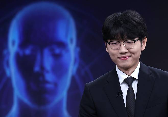 신진서 9단이 19일 바둑 인공지능 '카타고'와의 2점 접바둑 두 번째 대국에서 승리했다. 뉴스1