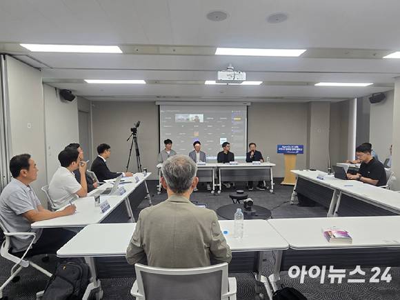 20일 오후 서울스퀘어 내 위원회 지원단 회의실에서 에이전틱 AI 시대 국가 AI 컴퓨팅 전략을 주제로 기술혁신·인프라 분과 기술 세미나가 진행 중인 모습. [사진=안세준 기자]
