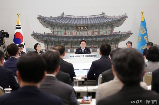 [서울=뉴시스] 김진아 기자 = 이재명 대통령이 16일 청와대 영빈관에서 열린 '삶으로 체감하는 대체불가 대한민국-국민과 함께하는 두 번째 업무보고'에서 발언을 하고 있다. 2026.07.16. bluesoda@newsis.com /사진=김진아