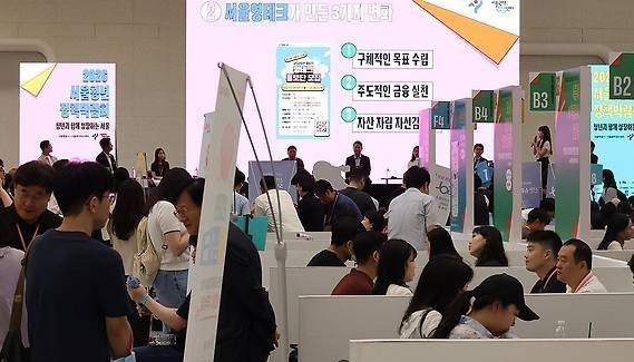 20일 국가데이터처가 집계한 고용동향 집계에 따르면 올해 2분기 대졸 이상 실업자는 48만1000명으로 1년 전보다 3만9000명 늘었다. [연합]