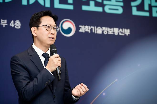 배경훈 부총리 겸 과학기술정보통신부 장관 배경훈 부총리 겸 과학기술정보통신부 장관이 20일 오전 세종특별자치시 정부세종청사에서 열린 '과학기술정보통신부 기자간담회' 에서 취임 1주년 소회를 밝히고 있다. [과학기술정보통신부 제공. 재판매 및 DB 금지]