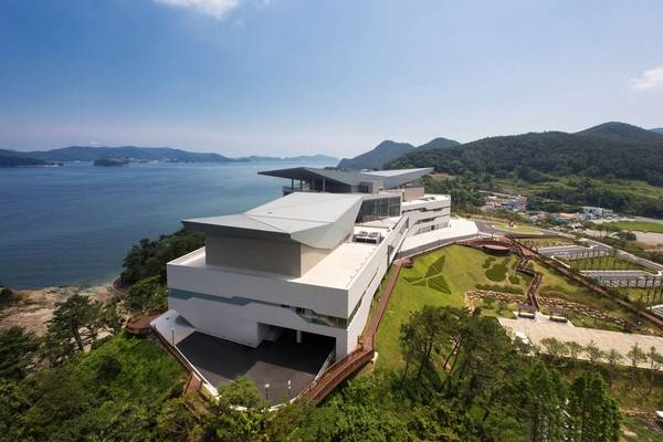 2026년 하반기 다양한 공연과 행사가 열리는 통영국제음악당 전경. /통영국제음악재단