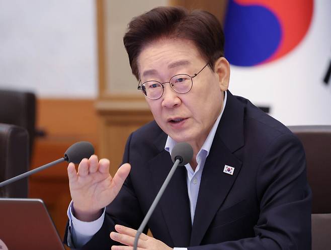 이재명 대통령이 21일 청와대에서 열린 국무회의에서 발언하고 있다. 연합뉴스