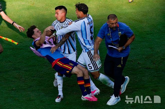 [이스트러더퍼드=AP/뉴시스] 아르헨티나 남자 축구 대표팀의 레안드로 페레데스. 2026.07.19.
