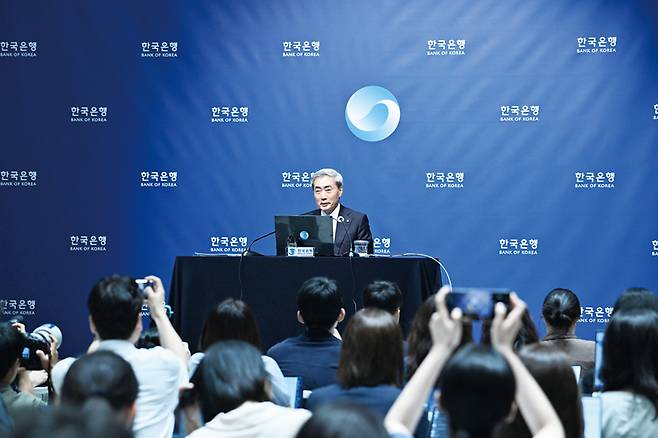 신현송 한국은행 총재가 지난 16일 서울 중구 한국은행에서 열린 금융통화위원회 통화정책방향 기자간담회에서 발언하는 모습 ⓒ사진공동취재단