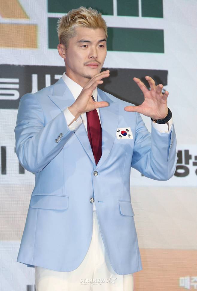 전 축구선수 김영광이 14일 오후 서울 영등포구 페어몬트 앰배서더 호텔에서 진행된 JTBC 예능 '예스맨' 제작발표회에 참석해 포즈를 취하고 있다.  레전드 스포츠 스타들의 치열한 예능 생존전 ‘예스맨’은 오는 17일 첫 방송된다. /2026.01.14 /사진=이동훈 photoguy@