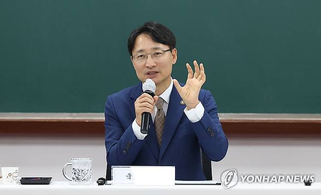 중부지방국세청 국세 체납관리단 찾은 임광현 국세청장 [국세청 제공 자료사진. 재판매 및 DB 금지] photo@yna.co.kr