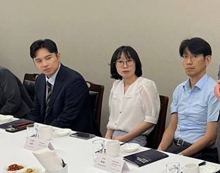 이더리움 코리아 컨소시엄이 21일 서울 여의도 한 식당에서 '디지털자산 정책 오찬 간담회'를 개최했다. 사진 왼쪽은 애드리안 리 이더리움 재단 아시아·태평양 정책총괄. [이더리움 코리아 컨소시엄 제공]