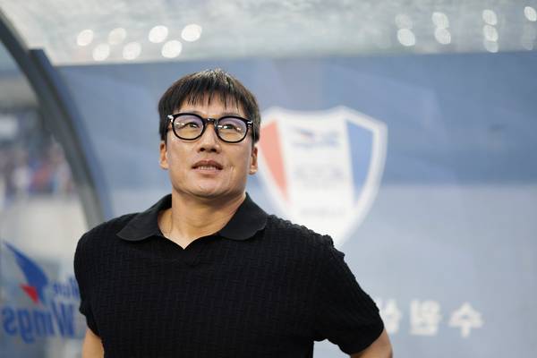 K리그2 수원삼성 이정효 감독이 지난 19일 수원월드컵경기장에서 열린 파주 프런티어FC와의 경기를 지켜보고 있다. 2026.7.19 /한국프로축구연맹 제공