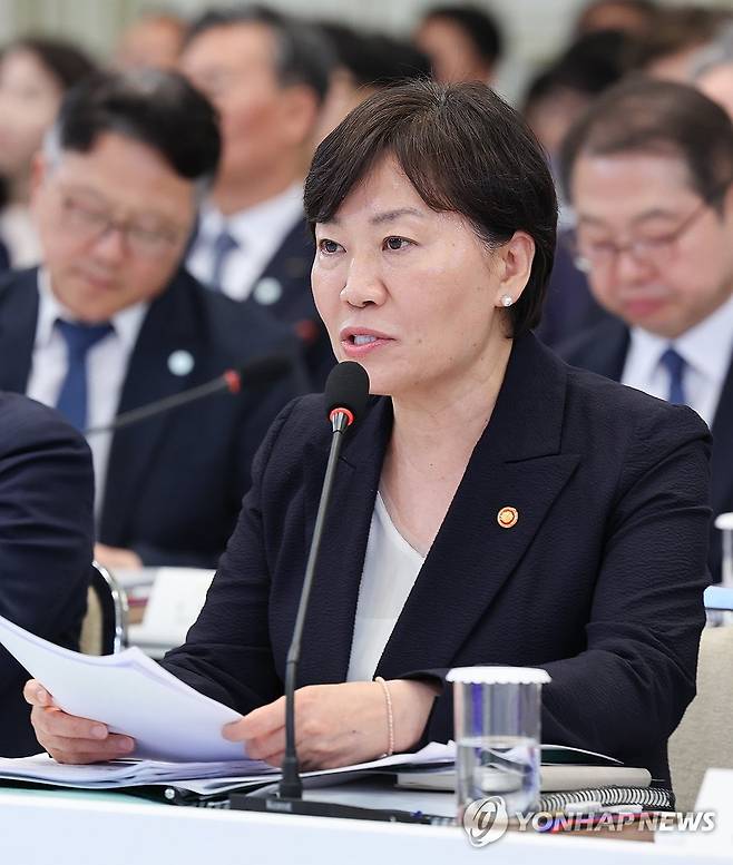 송미령 농림축산식품부 장관이 16일 청와대 영빈관에서 열린 이재명 대통령 주재 부처 업무보고에서 보고하고 있다.(청와대통신사진기자단)