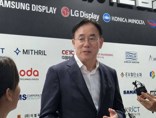 22일 오전 서울 삼성동 코엑스에서 열린 'K-디스플레이 2026' 현장에서 정철동 LG디스플레이 사장이 질의응답을 하고 있다. /LG디스플레이