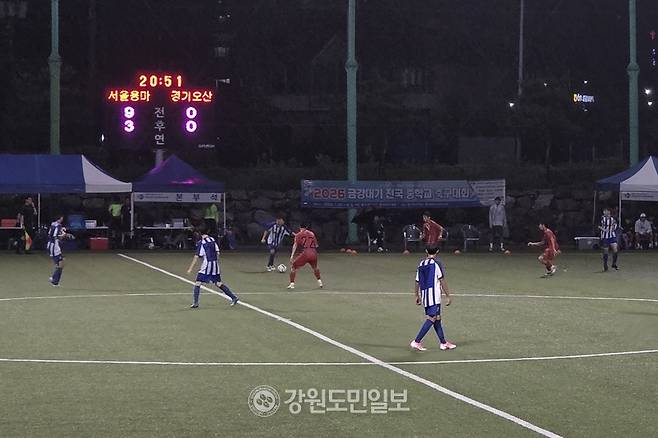 ▲ 서울 용마중과 경기 오산에프씨U15가 21일 평창 진부면민체육공원에서 2026 금강대기 중등 U14 유스컵 조별리그 1차전을 치르고 있다. 한규빈 기자