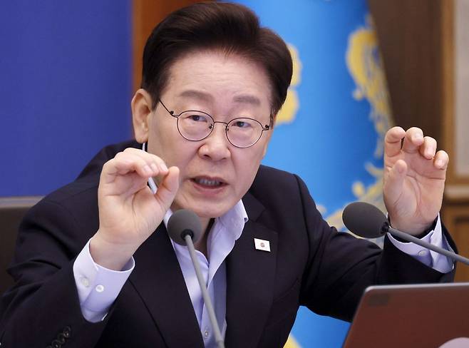 이재명 대통령이 21일 청와대에서 열린 제31회 국무회의에서 발언하고 있다. 청와대사진기자단