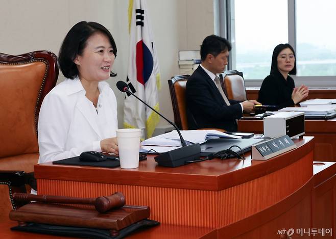 [서울=뉴시스] 최진석 기자 = 박지혜 소위위원장이 22일 여의도 국회에서 기후위기특별위원회 탄소중립기본법심사소위원회를 주재하고 있다. 2026.07.22. myjs@newsis.com /사진=최진석