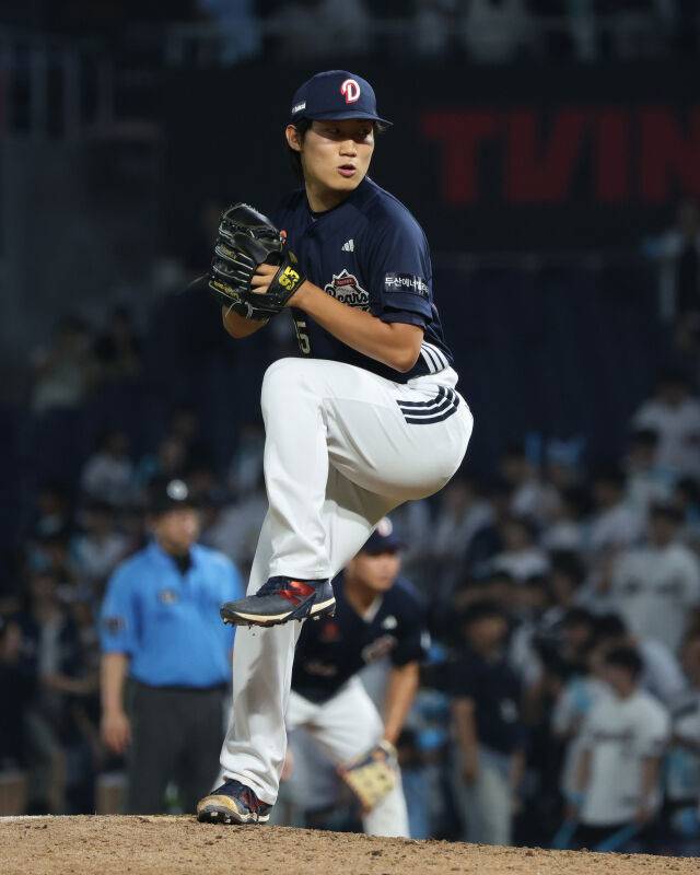 김한중이 7월 19일 창원NC파크에서 열린 NC 다이노스전 공을 던지고 있다./두산 베어스 제공