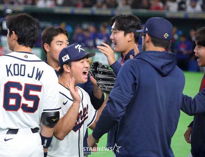 한국 우완투수 고우석 8일 도쿄돔에서 열린 2026 WBC 도쿄POOL 대한민국과 대만 경기 8회초 무실점 피칭을 펼친후 환호하고 있다.  026.03.08. /사진=강영조 cameratalks@