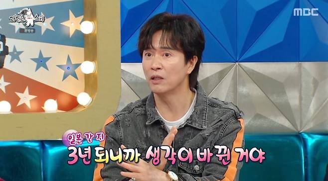 Singer Kim Jung-min appeared on MBCs *Radio Star* and opened up about the hardships of being a goose dad—a term for a father living apart from his family—for the past three years, ever since his Japanese wife, Rumi Ko Tani, left for Japan after expressing how difficult life in Korea had become. Kim Jung-min candidly shared the shock and sadness he felt when his wife made the bombshell announcement that she could no longer bear to live in Korea.Kim Jung-min, who married Rumiko Tani in 2006 and has three sons, revealed that while his family resides in Saga, Japan, he has taken it upon himself to act as their errand runner, delivering groceries several times a month. He mentioned the practical difficulties of travel, noting that despite the short distance, the process takes a long time due to international flight procedures.Kim Jung-min said he understands that his wife, who is celebrating their 20th wedding anniversary, has been under significant stress from living in Korea due to language barriers and childcare. He revealed that he shed tears on the plane after hearing his wifes remarks and expressed his earnest hope that she didnt truly mean what she said.
