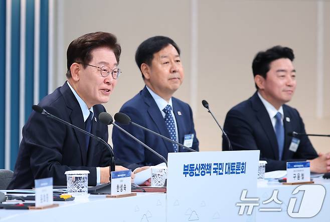이재명 대통령이 23일 서울 여의도 KBS 별관에서 열린 부동산정책 국민 대토론회에서 발언하고 있다. 2026.7.23 ⓒ 뉴스1 허경 기자