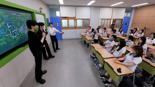 제로베이스원, 예비 아티스트 멘토 변신 (제공: 초록우산)