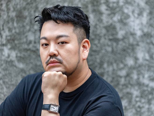 신작 '지푸라기 왕관을 쓴 여자'를 펴낸 박상영 작가가 지난 15일 오전 서울 중구 조선일보사를 찾았다./이태경 기자