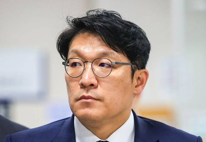 김상민 전 부장검사가 8일 서울 서초구 서울고등법원에서 열린 '이우환 그림 매관매직 의혹' 항소심 선고기일에 출석하고 있다. 2026.05.08.ⓒ뉴시스
