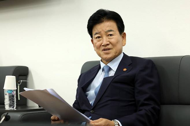 정동영 통일부 장관이 23일 서울 종로구 정부서울청사 통일부 기자실에서 열린 취임 1주년 기자간담회에서 발언하고 있다.  2026.7.23 . 통일부 제공